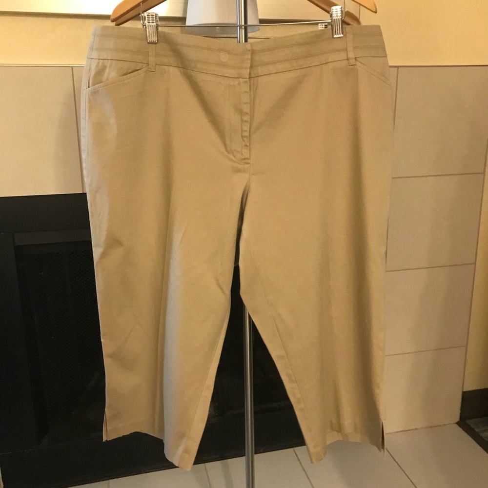 Studio tan Capri size 18